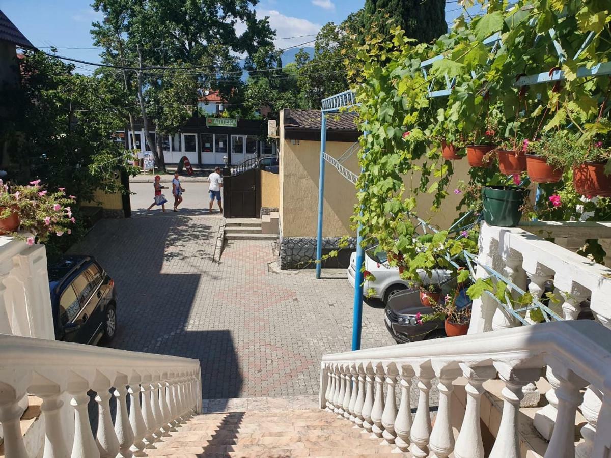 Ахра Hotel Gagra Esterno foto